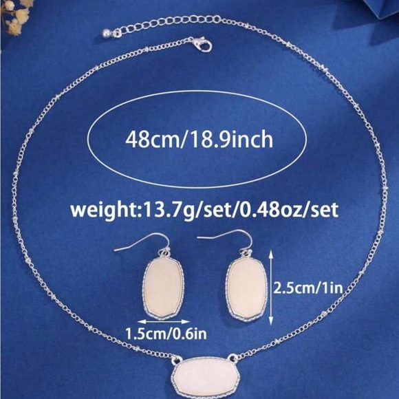 NWT Black and Silver Pendant Necklace with Matching Earrings - Picture 3 of 3